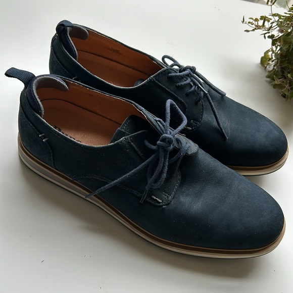 Men's Bucatini Derby Nubuck Oxfords - Picture 5 of 6